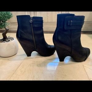 MAX STUDIO Nestor Leather booties